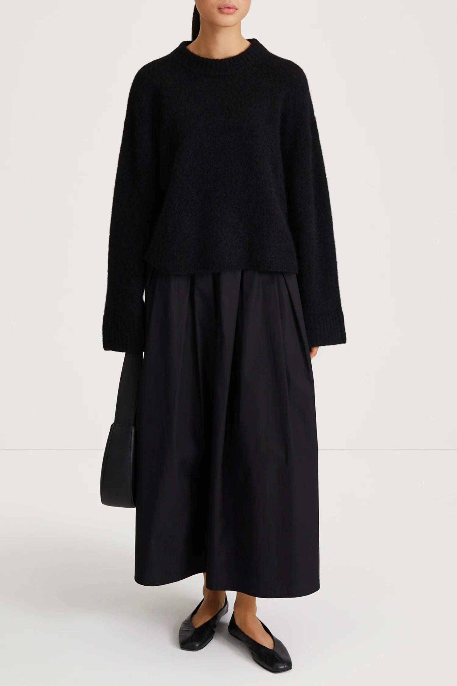 Style In Niclas Short Sweater in Black
