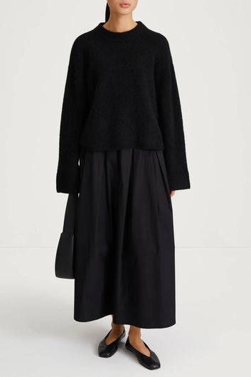 Style In Niclas Short Sweater in Black