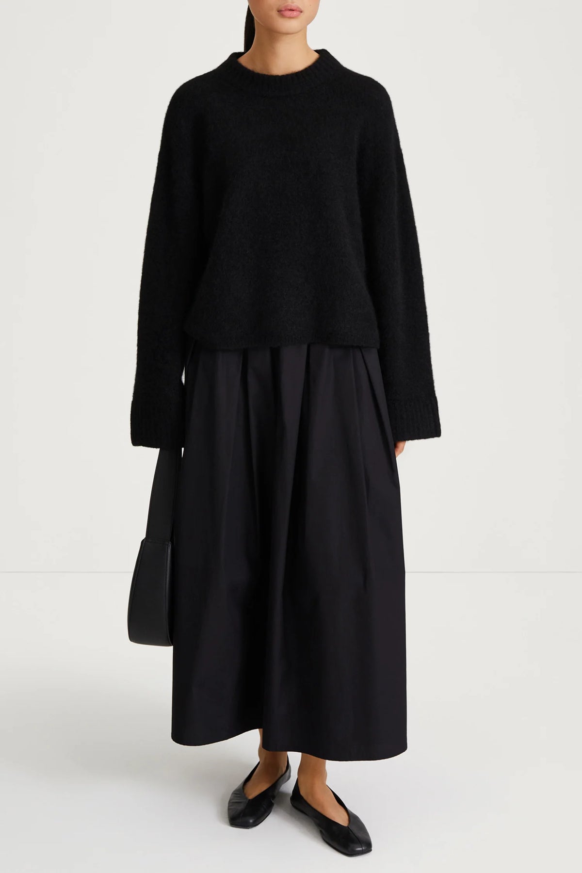 Style In Niclas Short Sweater in Black