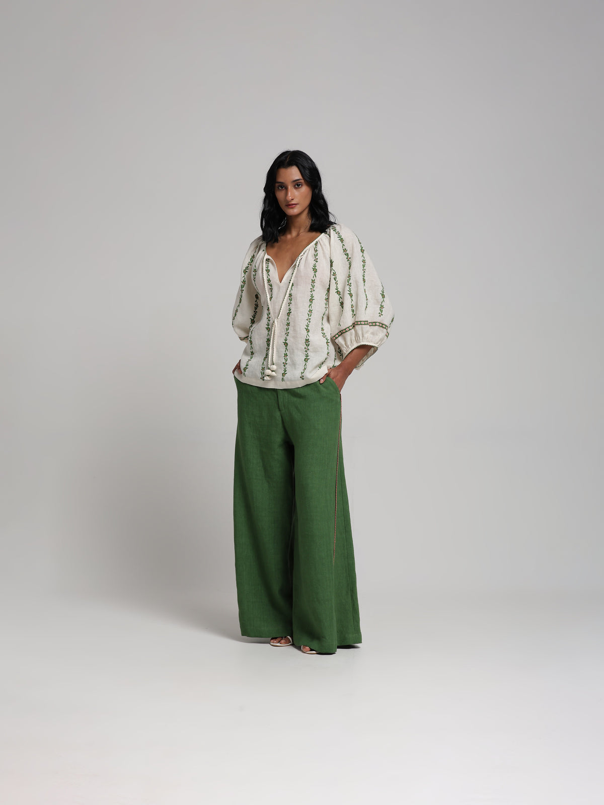 Viam Liliana Linen Blouse in Green