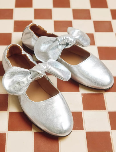 Penelope Chilvers Minnie Leather Pump in Metallic Silver