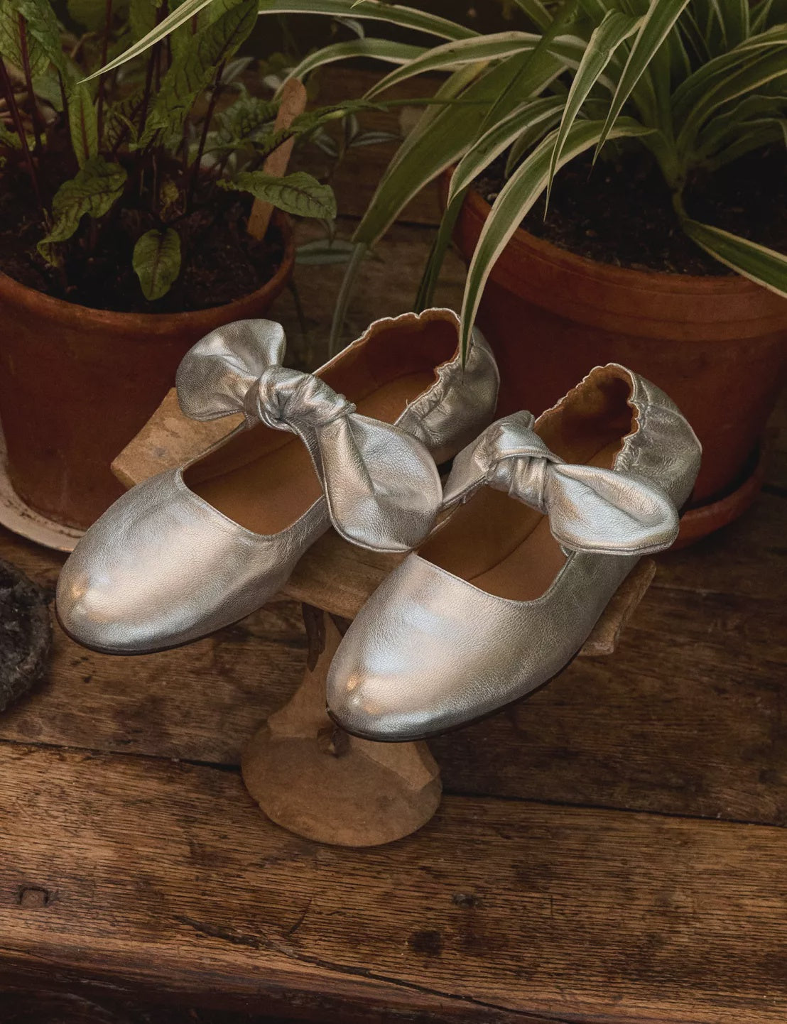 Penelope Chilvers Minnie Leather Pump in Metallic Silver