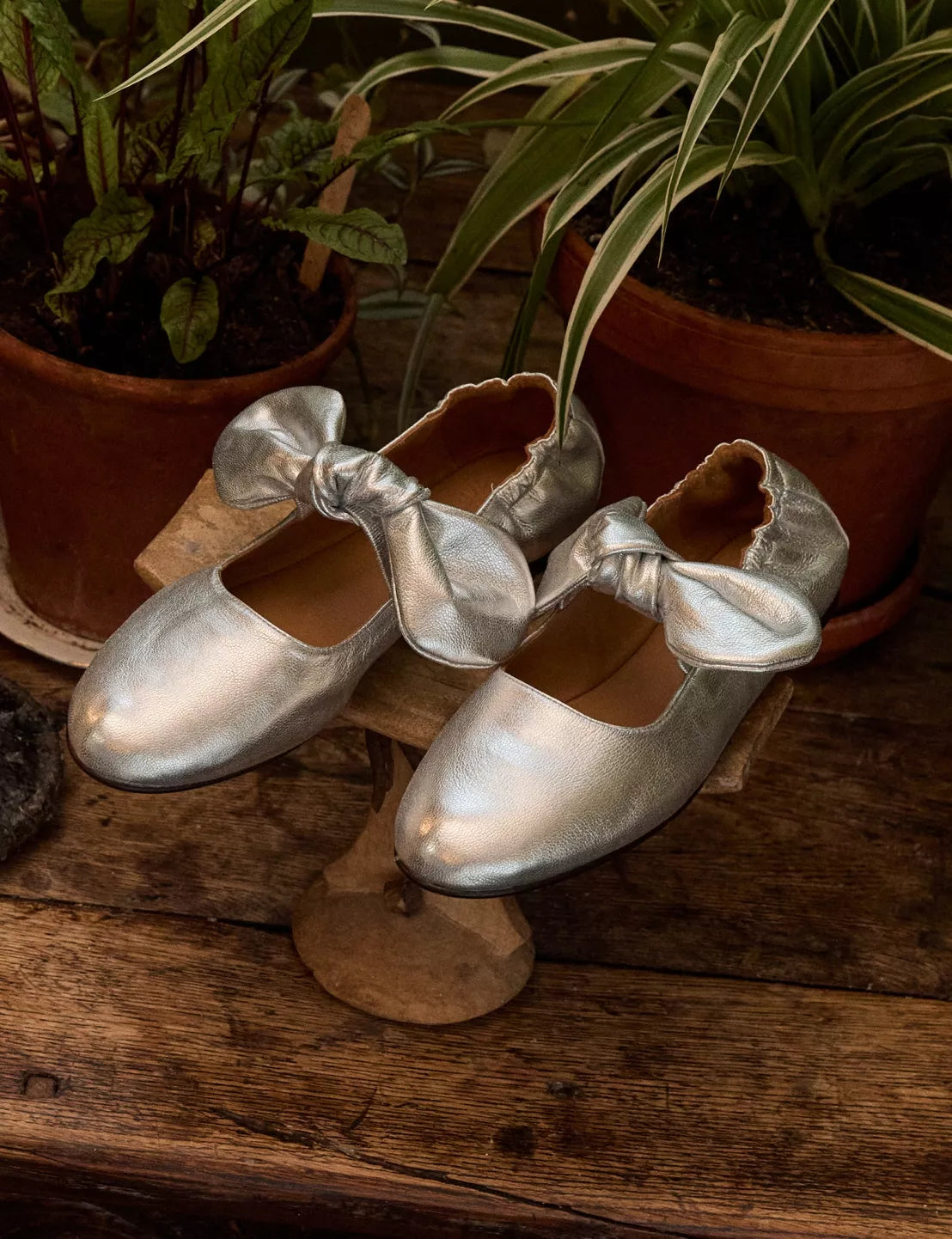 Penelope Chilvers Minnie Leather Pump in Metallic Silver