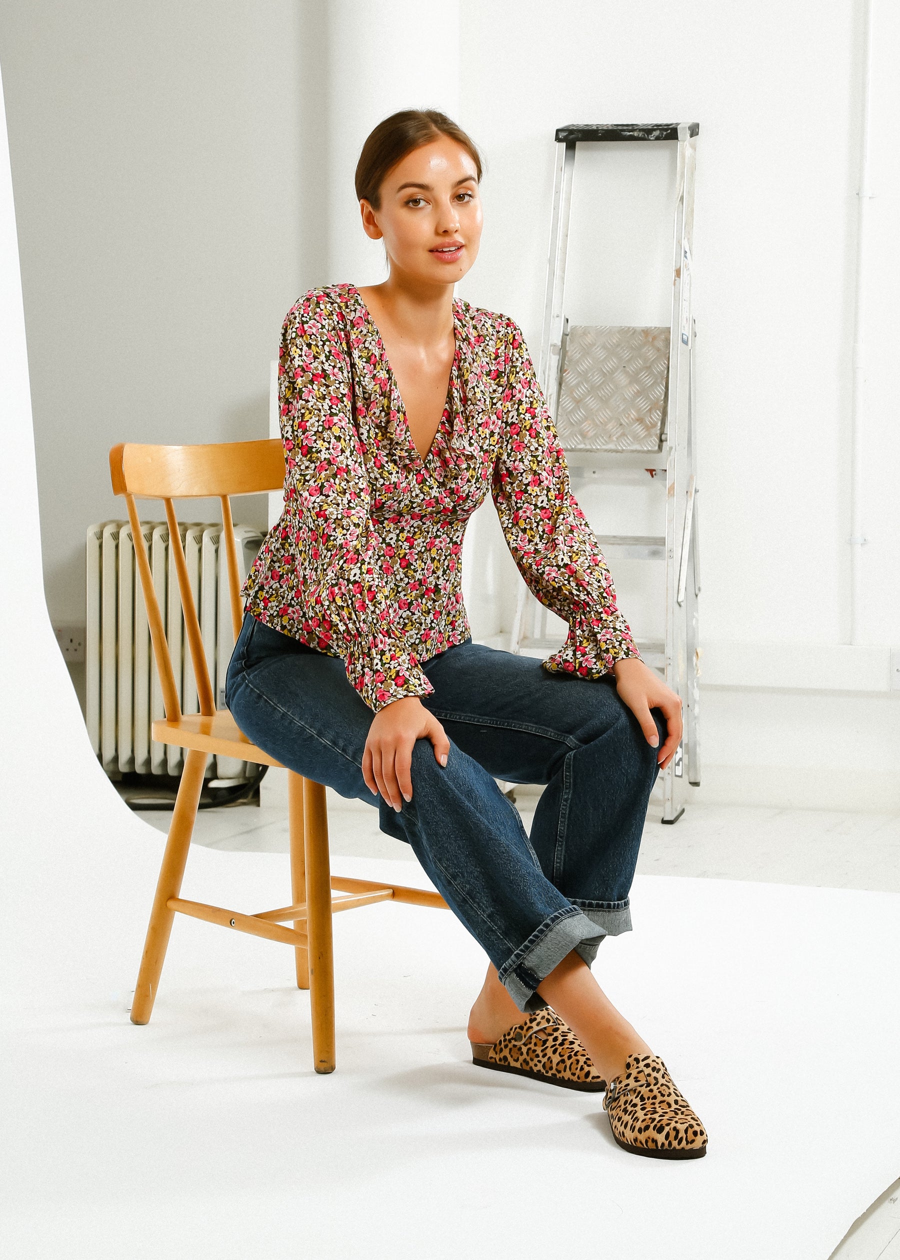Primrose Park Rosie Top in Floral – V-neck blouse with frill and long sleeves