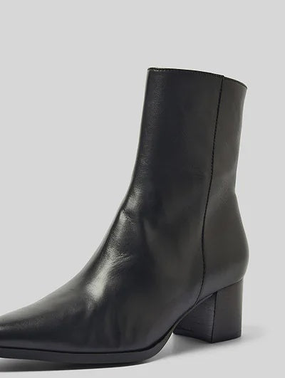 SELECTED Stine Leather Boot in Black
