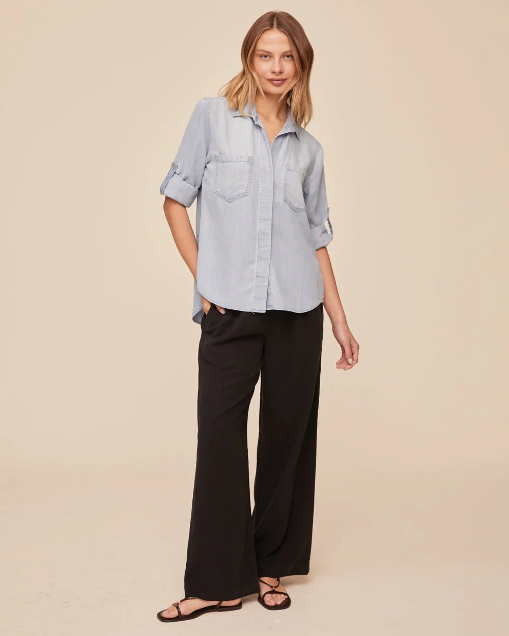 Bella Dahl Split Back Button Shirt in Light Sunspray Wash