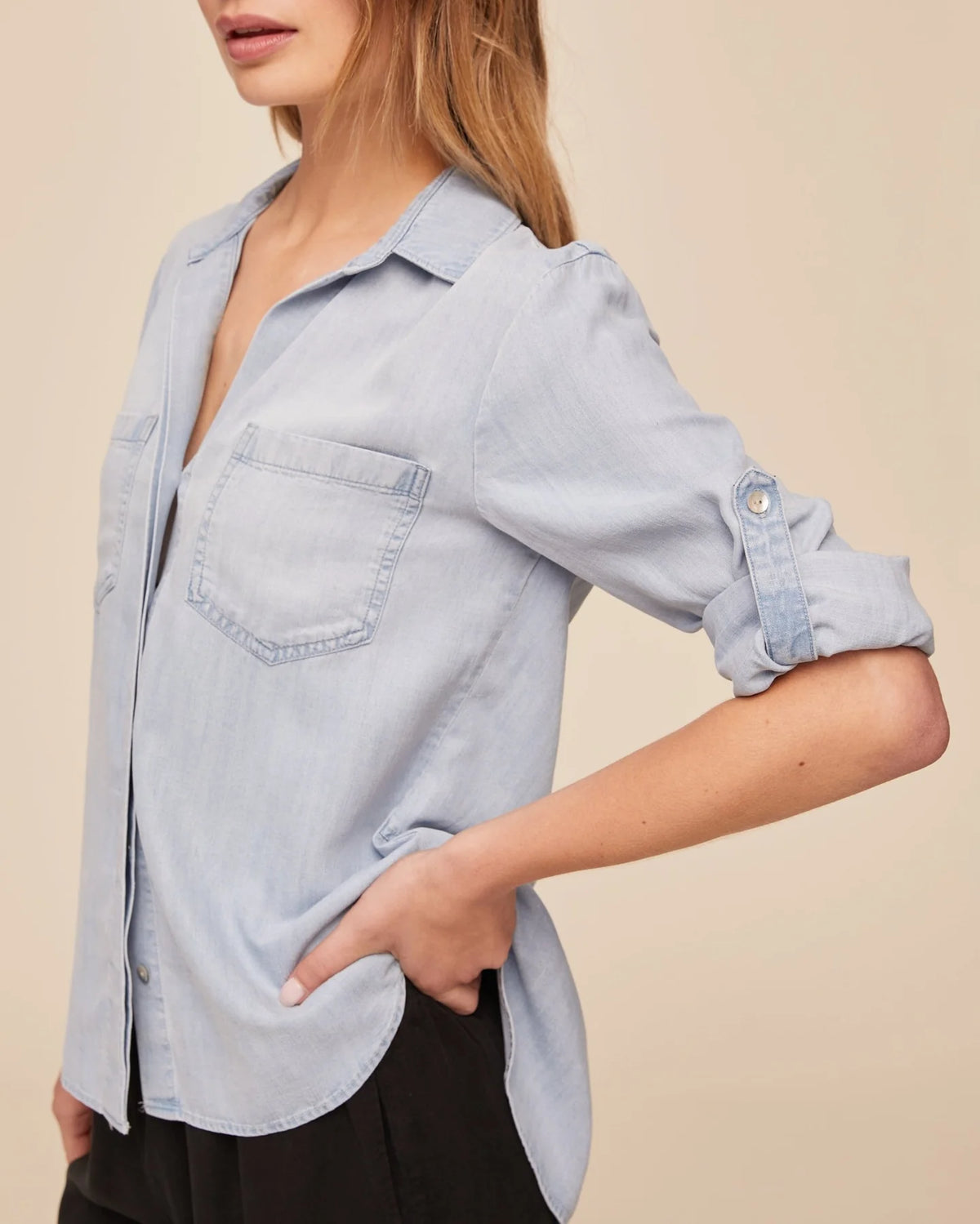 Bella Dahl Split Back Button Shirt in Light Sunspray Wash