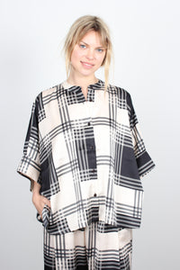 You added <b><u>Essentiel Antwerp Badi checked kimono</u></b> to your cart.
