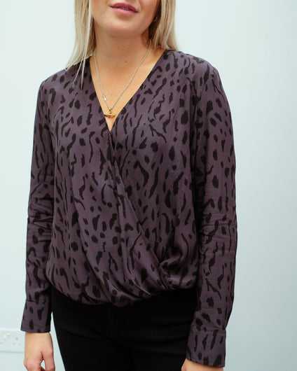 RAILS Hillary top in ash cheetah
