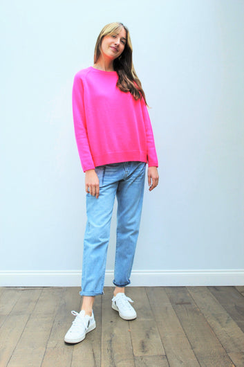 JU Heavy Sweat in Neon Pink