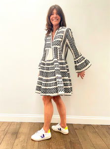 You added <b><u>D Ella Short Dress in Black, White</u></b> to your cart.