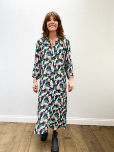 You added <b><u>PPL Zion Dress in Tropical 02 Multi on Black</u></b> to your cart.