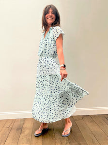 You added <b><u>BD Flutter Raglan Maxi Tier Dress 6174 in Seaspray Dots</u></b> to your cart.